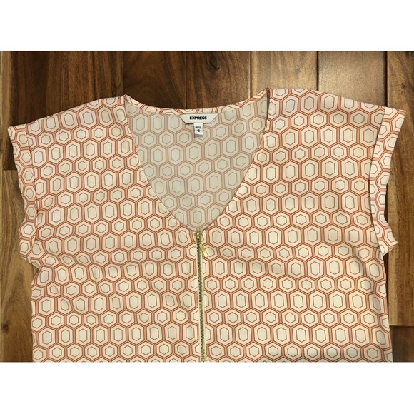 Express Patterned Blouse - Picture 2 of 5